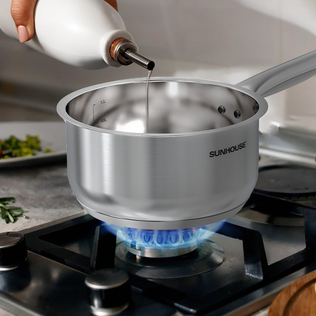 Stainless Steel Saucepan With Lid Image2 9d954f8c-361b-41c2-8d3c-06b49cb01f03
