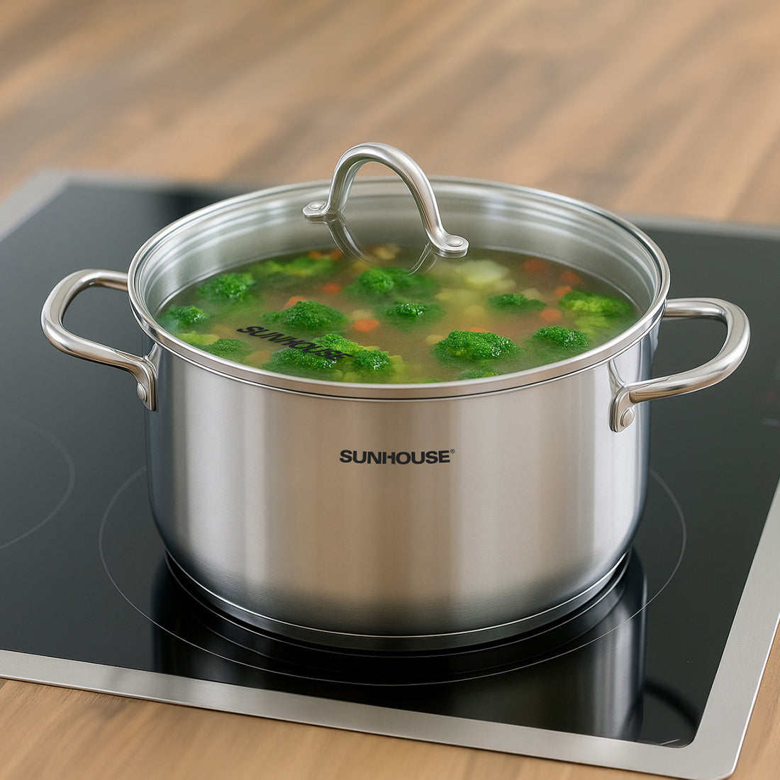Stainless Steel Stock Pot With Lid Image1 b944336e-4217-4b13-9291-a7feb6a6de70