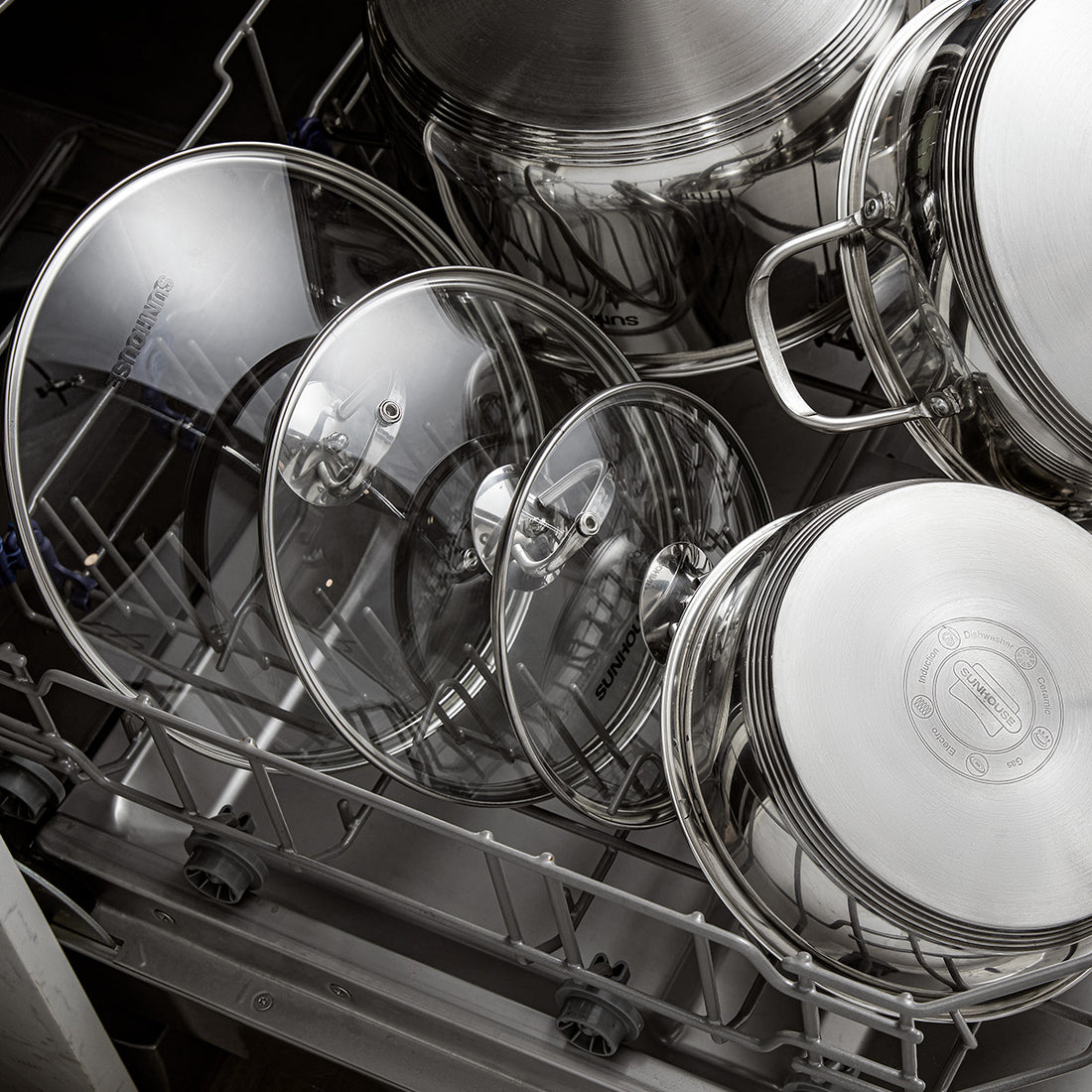 Stainless Steel Stock Pot With Lid Image3 9f92dc29-80c7-460f-8bc1-8a3dea54e32f